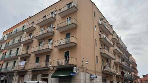 Appartamento Centrale IV Piano con Ascensore, Locale Deposito e Box Auto